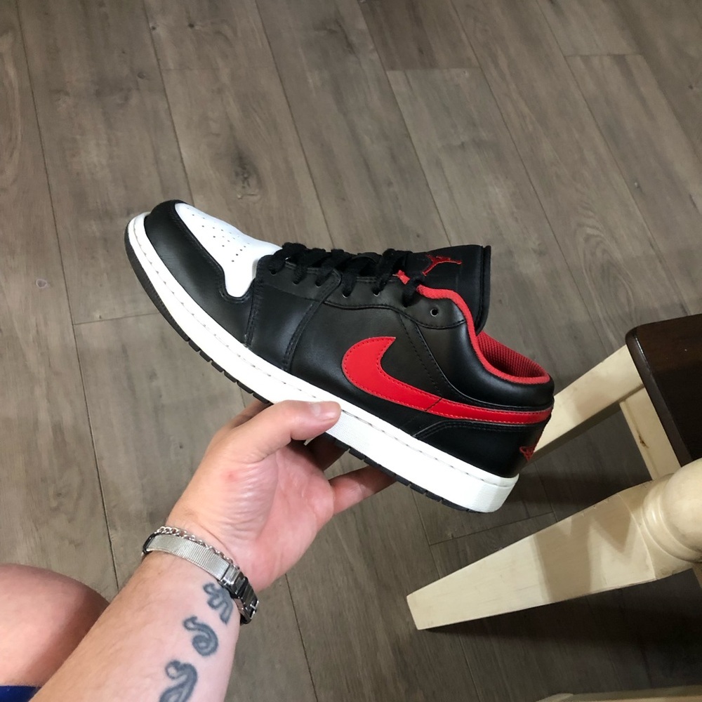 Men’s Jordan 1 Low ‘White Toe size 9.5